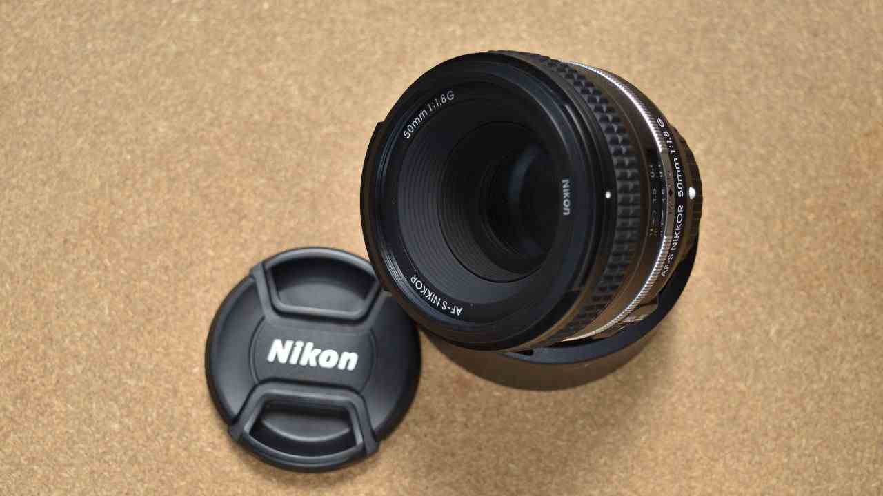 ニコンの50mm単焦点レンズと標準キットレンズのボケ方の比較